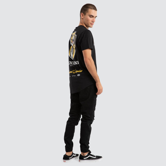 Model Wears Richmond Tigers AFL Prime Tee Jet Black T-Shirts in Black - Image 5