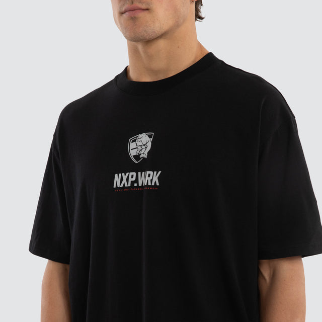 Model wears Western Bulldogs Union Tee Jet Black T-Shirts in Black - Image 4