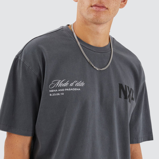 Model Wears Central Box Fit Tee Pigment Asphalt T-Shirts in Grey - Image 3