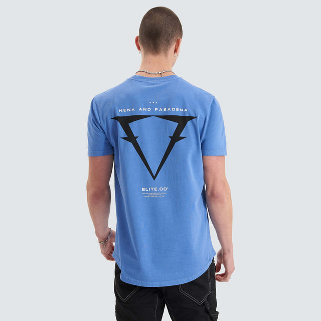 Model Wears Level Dual Curved Tee Pigment Dutch Blue T-Shirts in Blue - Image 2
