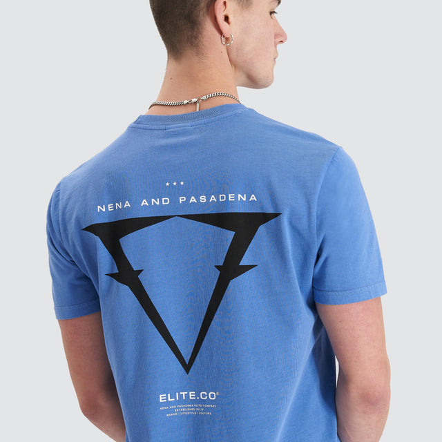 Model Wears Level Dual Curved Tee Pigment Dutch Blue T-Shirts in Blue - Image 4