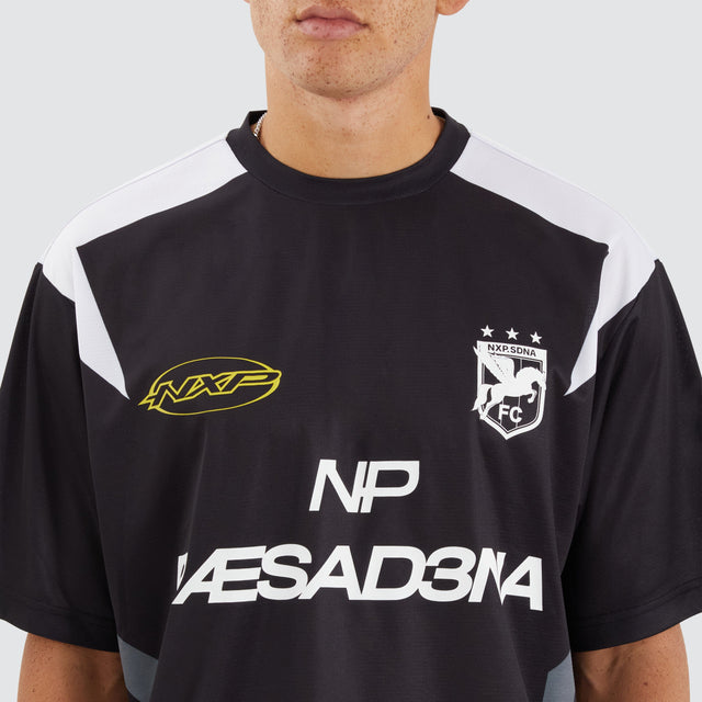 Model Wears Major Football Jersey Jet Black T-Shirts in Black - Image 2
