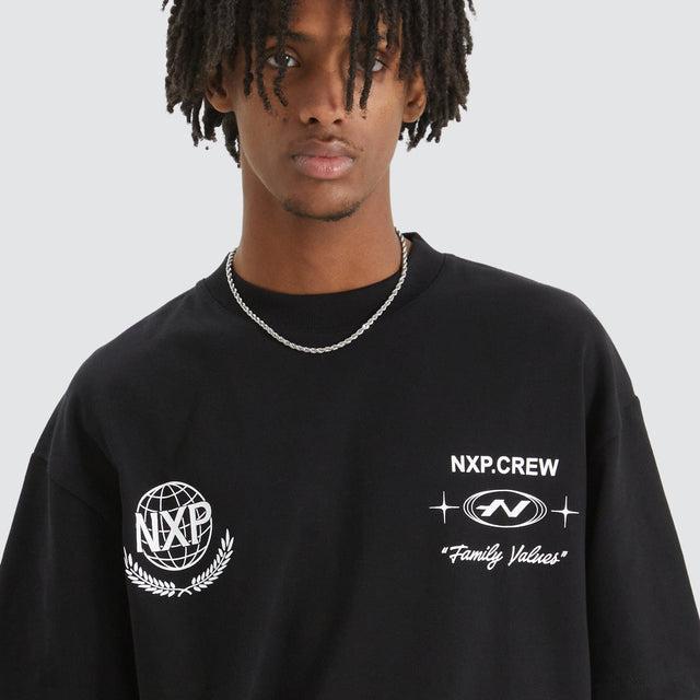 Model Wears Mode Heavy Street T-Shirt Jet Black T-Shirts in Black - Image 8