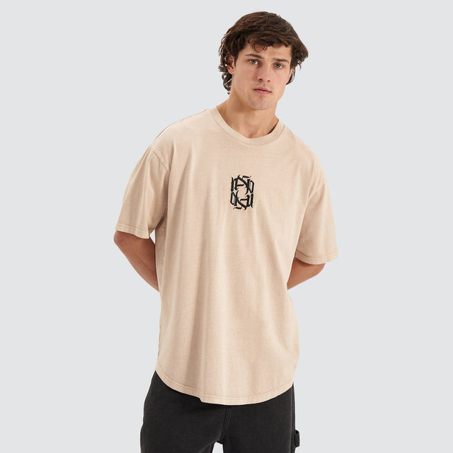 Model Wears Reminder Heavy Box Fit Scoop Tee Pigment Oxford Tan T-Shirts in Brown - Image 5