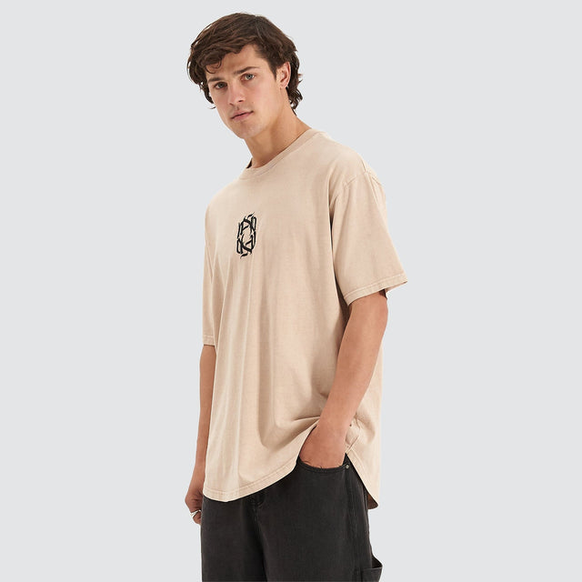 Model Wears Reminder Heavy Box Fit Scoop Tee Pigment Oxford Tan T-Shirts in Brown - Image 7