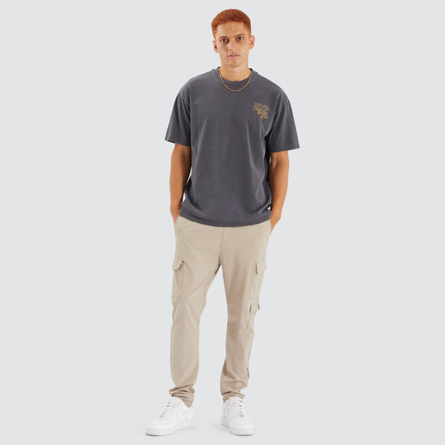 Model Wears Union Box Fit Tee Pigment Asphalt T-Shirts in Grey - Image 4