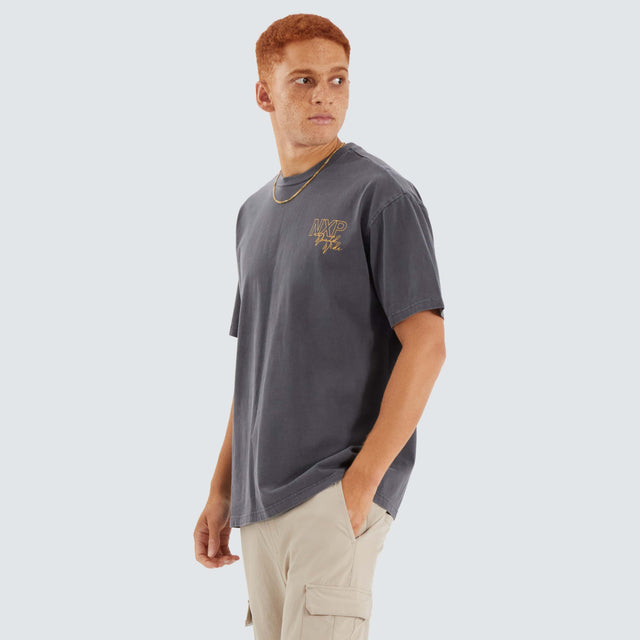 Model Wears Union Box Fit Tee Pigment Asphalt T-Shirts in Grey - Image 1
