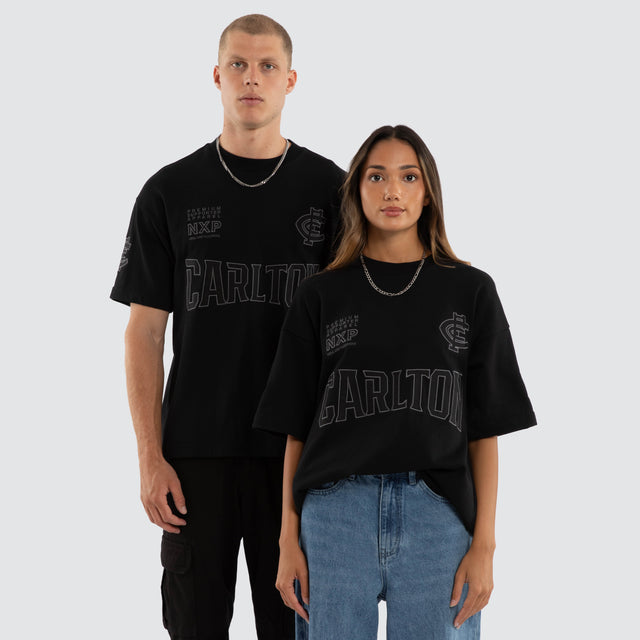 Model wears Carlton Blues AFL Perform Loopback Tee Jet Black T-Shirts in Black - Image 1