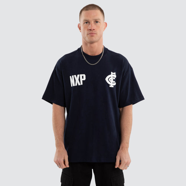 Model wears Carlton Blues AFL Archive Raptor Tee Navy T-Shirts in Blue - Image 2