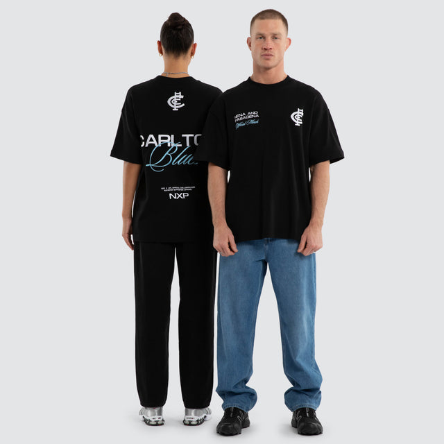 Model wears Carlton Blues AFL Advance Raptor Tee Jet Black T-Shirts in Black - Image 4