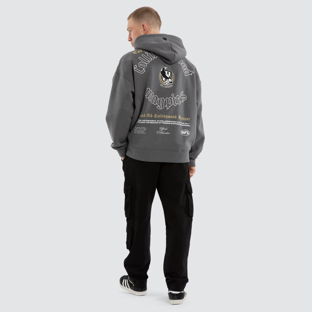 Model wears Collingwood Magpies AFL Tag Box Fit Hoodie Charcoal Hoodies in Grey - Image 6