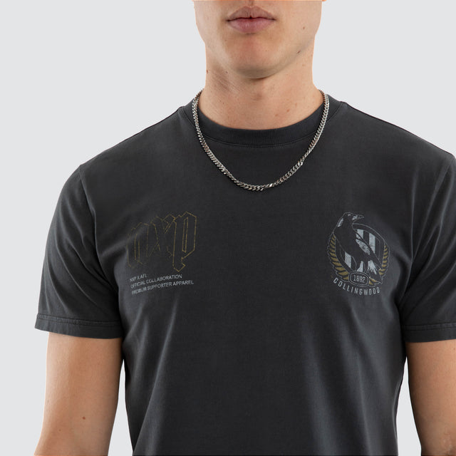Model wears Collingwood Magpies AFL Active Vintage Tee Pigment Grey T-Shirts in Grey - Image 3