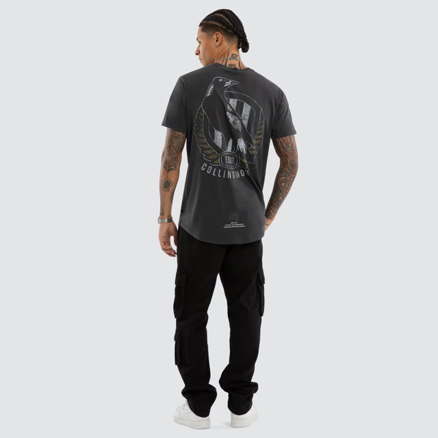 Model wears Collingwood Magpies AFL Active Vintage Tee Pigment Grey T-Shirts in Grey - Image 4