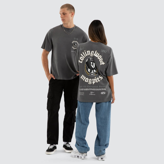 Model wears Collingwood Magpies AFL Off-Season Tee Pigment Grey T-Shirts in Grey - Image 5