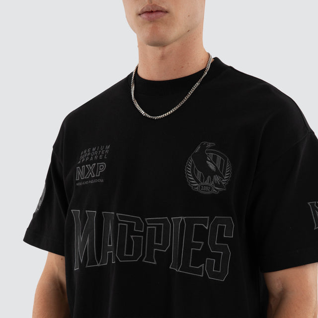 Model wears Collingwood Magpies AFL Perform Loopback Tee Jet Black T-Shirts in Black - Image 2