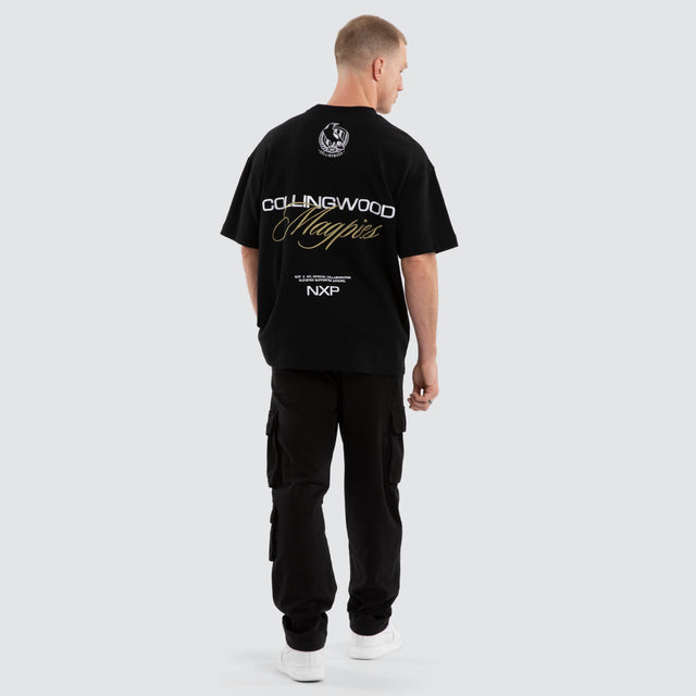 Model wears Colingwood Magpies AFL Advance Raptor Tee Jet Black T-Shirts in Black - Image 5
