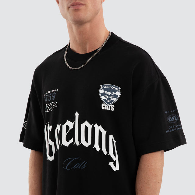 Model wears Geelong Cats AFL Gold Raptor Tee Jet Black T-Shirts in Black - Image 4