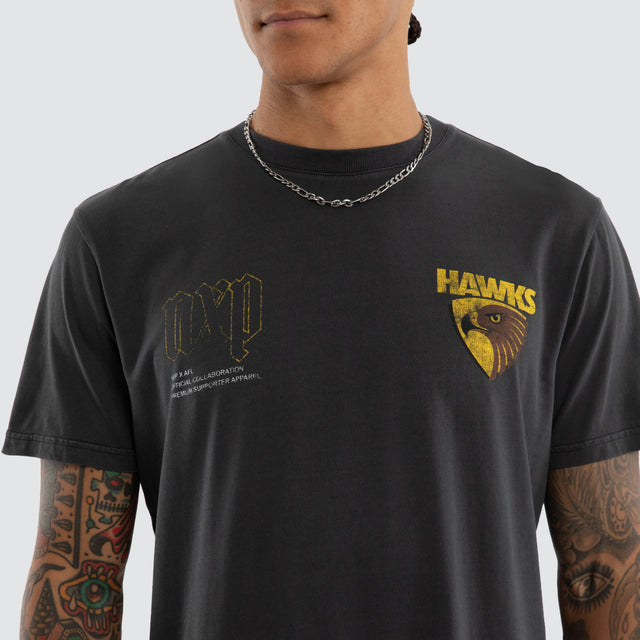 Model wears Hawthorn Hawks AFL Active Vintage Tee Pigment Grey T-Shirts in Grey - Image 3