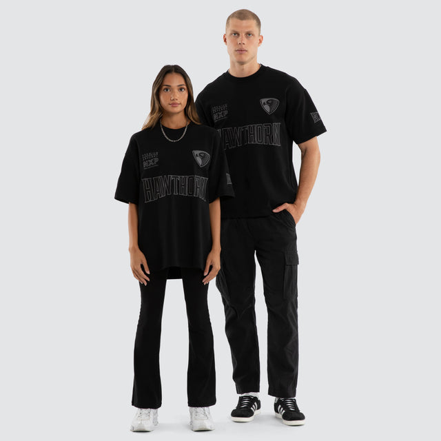 Model wears Hawthorn Hawks AFL Perform Loopback Tee Jet Black T-Shirts in Black - Image 5