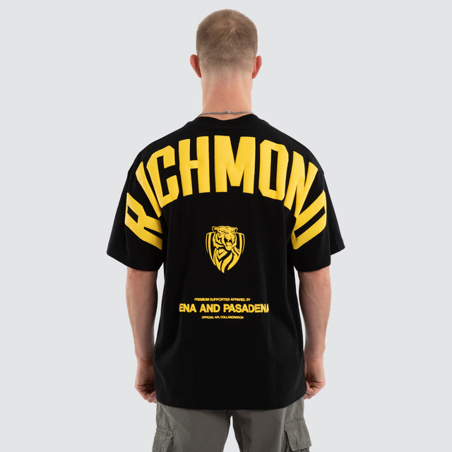 Model wears Richmond Tigers AFL Archive Raptor Tee Jet Black T-Shirts in Black - Image 3