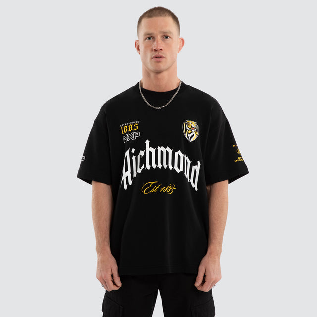 Model wears Richmond Tigers AFL Gold Raptor Tee Jet Black T-Shirts in Black - Image 1