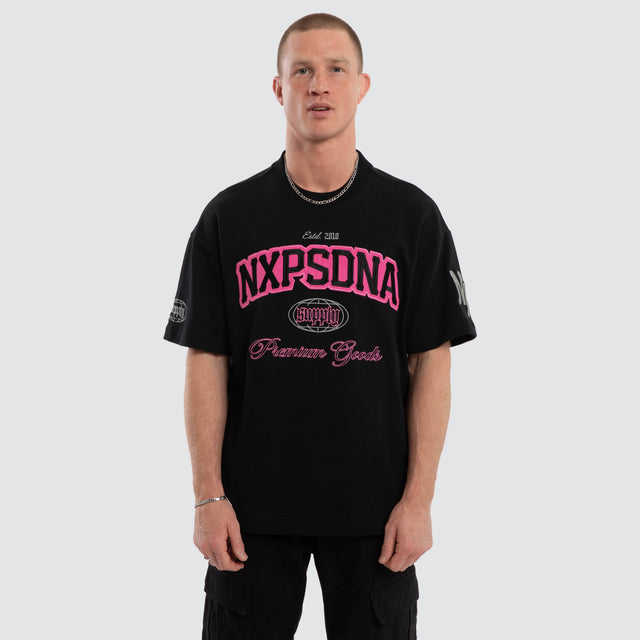 Model wears Focus Cotton Loopback Relaxed Fit T-Shirt Black  T-Shirts in Black - Image 1