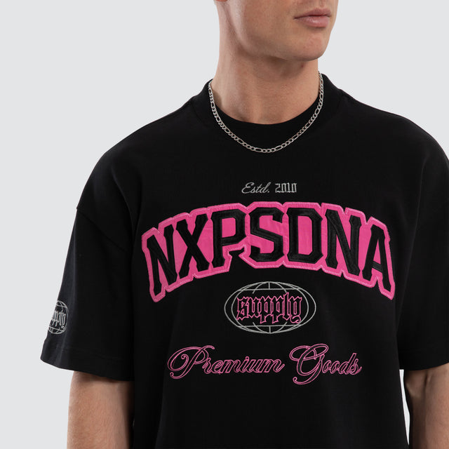 Model wears Focus Cotton Loopback Relaxed Fit T-Shirt Black  T-Shirts in Black - Image 4