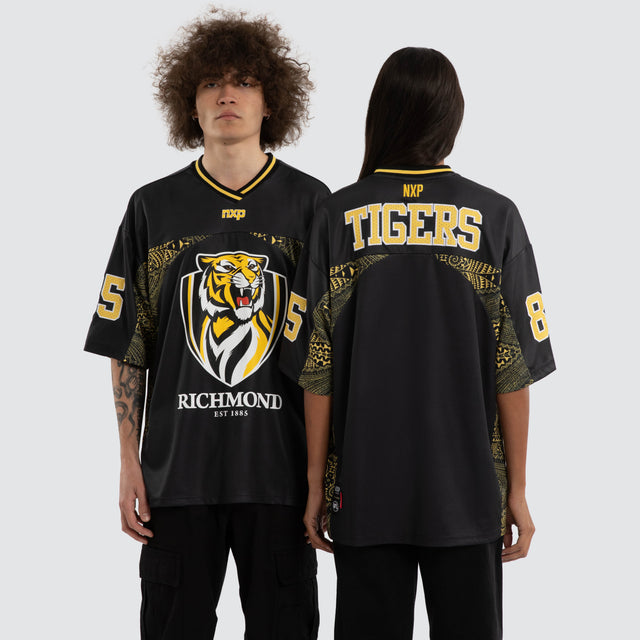 Model wears Ben Davis Richmond Tigers AFL Mesh Jersey Tigers Black Jerseys in Black - Image 1