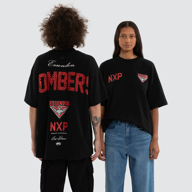 Model wears Ben Davis Essendon Bombers AFL Raptor Tee Jet Black T-Shirts in Black - Image 1