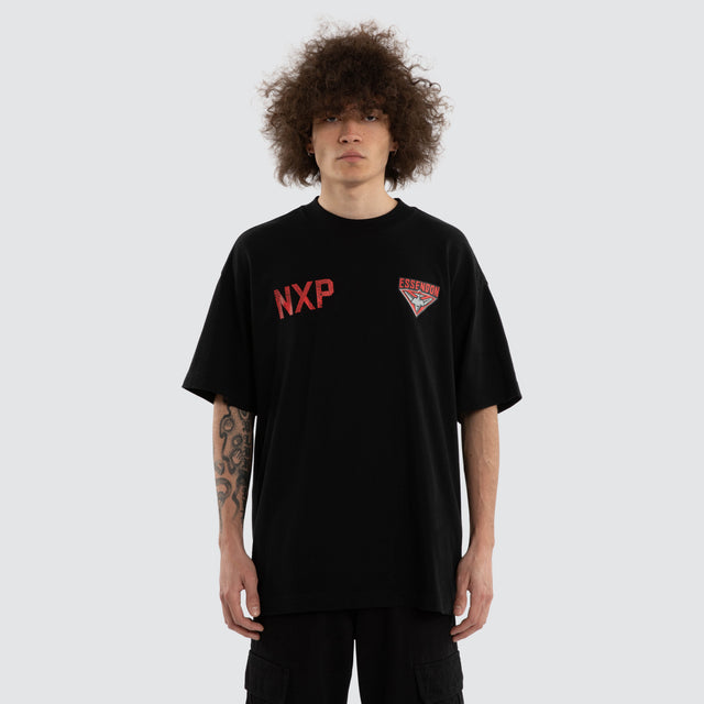 Model wears Ben Davis Essendon Bombers AFL Raptor Tee Jet Black T-Shirts in Black - Image 2