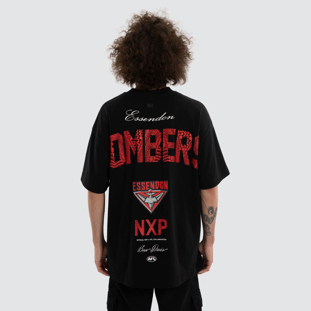 Model wears Ben Davis Essendon Bombers AFL Raptor Tee Jet Black T-Shirts in Black - Image 5