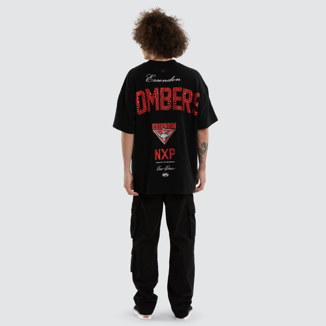 Model wears Ben Davis Essendon Bombers AFL Raptor Tee Jet Black T-Shirts in Black - Image 6
