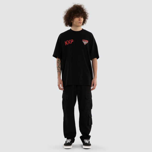 Model wears Ben Davis Essendon Bombers AFL Raptor Tee Jet Black T-Shirts in Black - Image 7