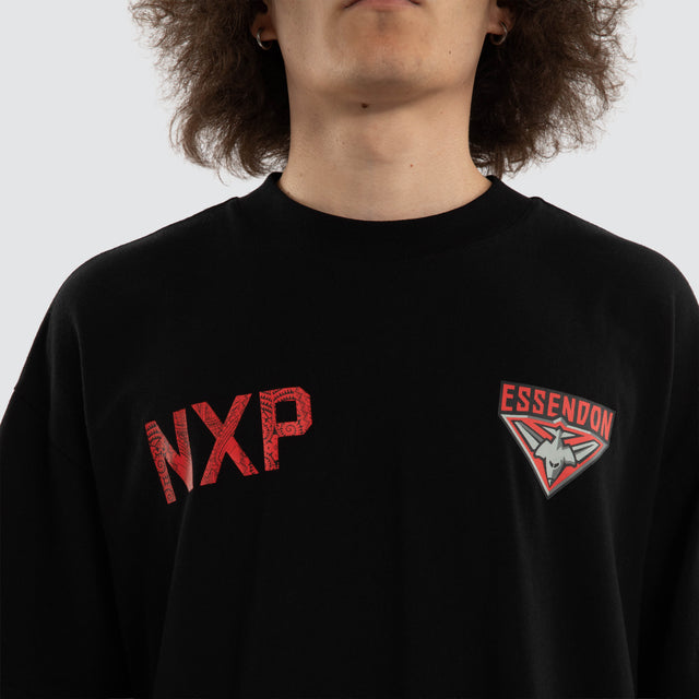 Model wears Ben Davis Essendon Bombers AFL Raptor Tee Jet Black T-Shirts in Black - Image 3