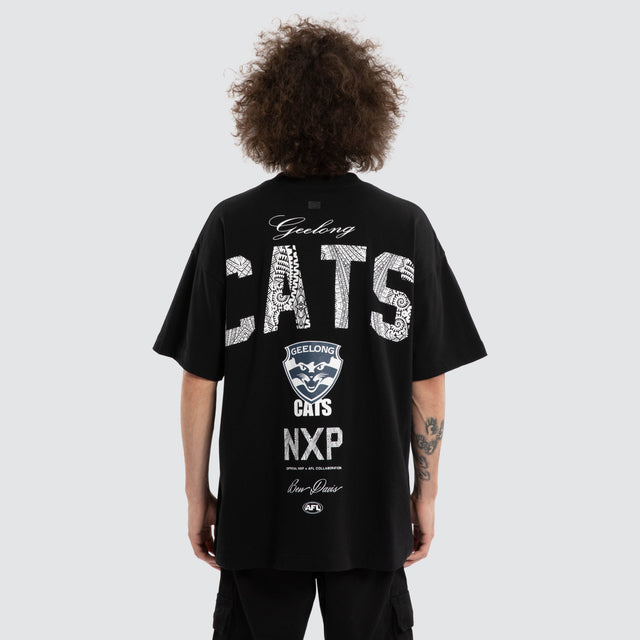 Model wears Ben Davis Geelong Cats AFL Raptor Tee Jet Black T-Shirts in Black - Image 3
