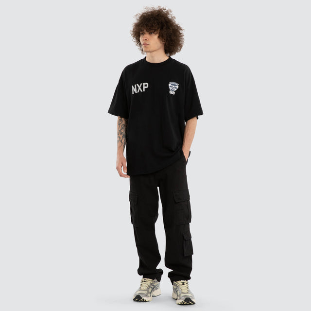 Model wears Ben Davis Geelong Cats AFL Raptor Tee Jet Black T-Shirts in Black - Image 7