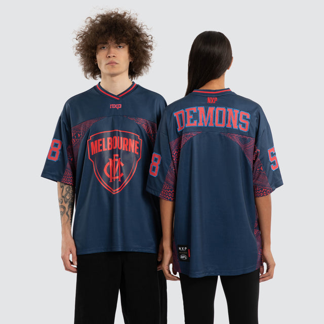 Model wears Ben Davis Melbourne Demons AFL Mesh Jersey Dees Navy Jerseys in Blue - Image 1