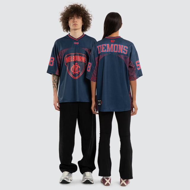 Model wears Ben Davis Melbourne Demons AFL Mesh Jersey Dees Navy Jerseys in Blue - Image 4