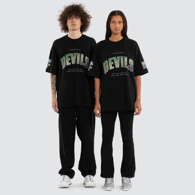 Model wears Ben Davis Tasmania Devils AFL Loopback Raptor Jet Black T-Shirts in Black - Image 4