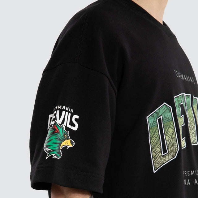 Model wears Ben Davis Tasmania Devils AFL Loopback Raptor Jet Black T-Shirts in Black - Image 3