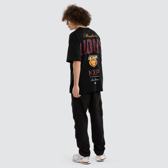Model wears Ben Davis Brisbane Lions AFL Raptor Tee Jet Black T-Shirts in Black - Image 6