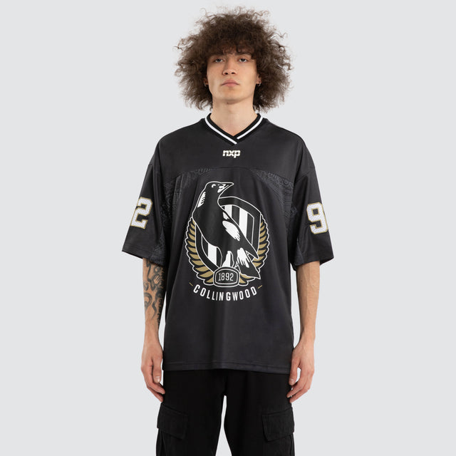 Model wears Ben Davis Collingwood Magpies AFL Mesh Jersey Magpies Black Jerseys in Black - Image 2