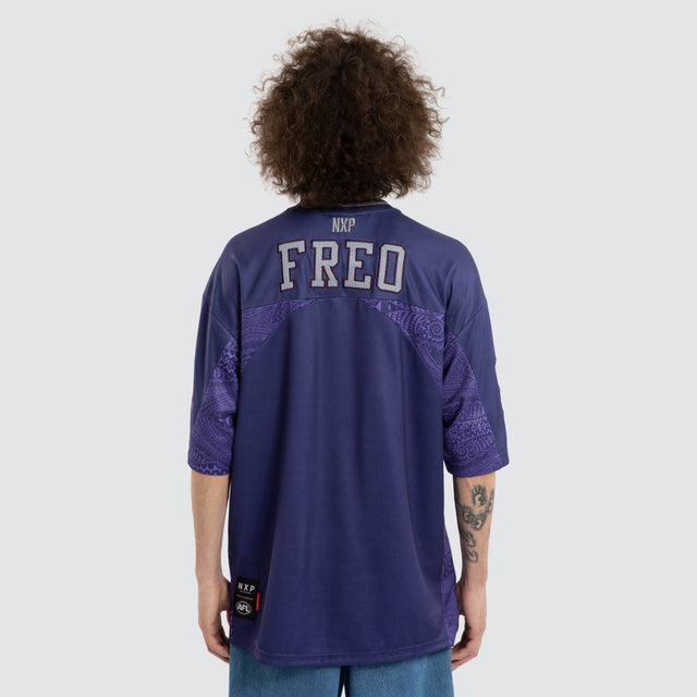 Model wears Ben Davis Fremantle Dockers AFL Mesh Jersey Dockers Purple Jerseys in Purple - Image 4