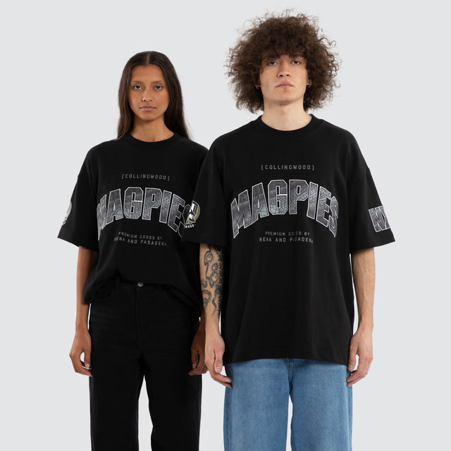 Model wears Ben Davis Collingwood Magpies AFL Loopback Raptor Jet Black T-Shirts in Black - Image 1