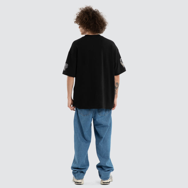 Model wears Ben Davis Collingwood Magpies AFL Loopback Raptor Jet Black T-Shirts in Black - Image 6