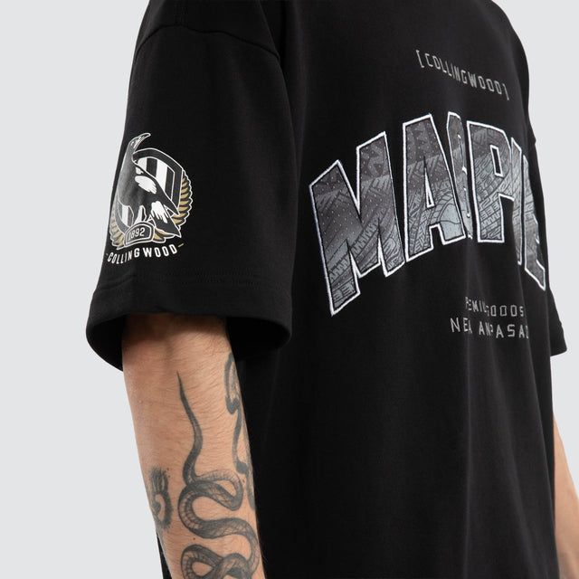Model wears Ben Davis Collingwood Magpies AFL Loopback Raptor Jet Black T-Shirts in Black - Image 7
