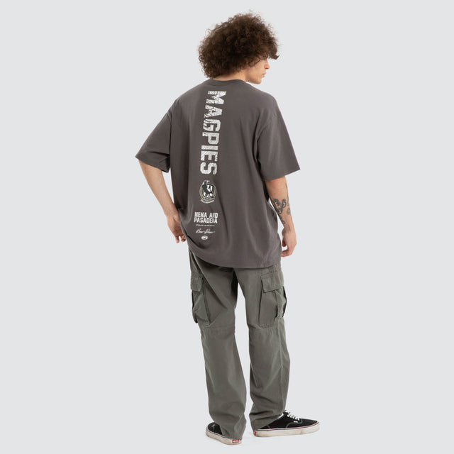 Model wears Ben Davis Collingwood Magpies AFL Box Fit Tee Grey T-Shirts in Grey - Image 5