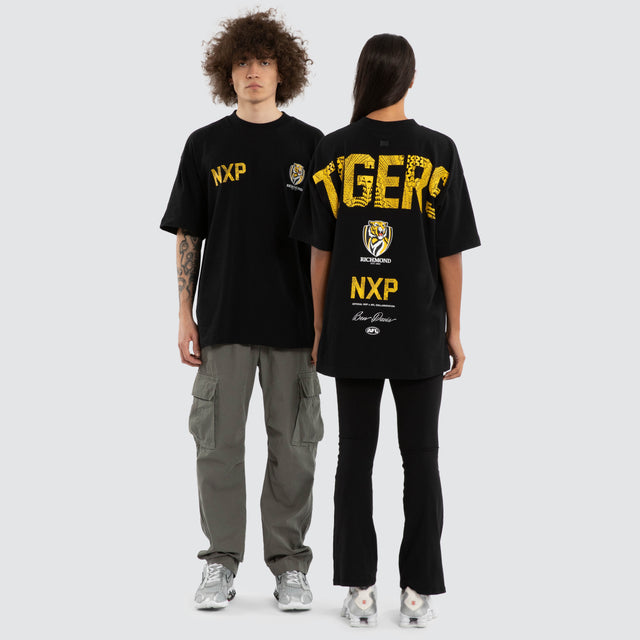 Model wears Ben Davis Richmond Tigers AFL Raptor Tee Jet Black T-Shirts in Black - Image 4