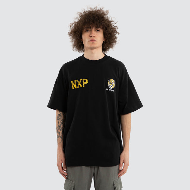 Model wears Ben Davis Richmond Tigers AFL Raptor Tee Jet Black T-Shirts in Black - Image 2