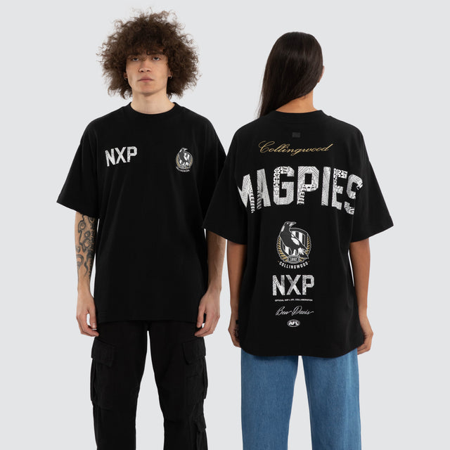 Model wears Ben Davis Collingwood Magpies AFL Raptor Tee Jet Black T-Shirts in Black - Image 1